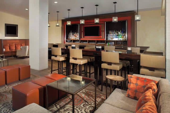 Lounge 46 of 78
